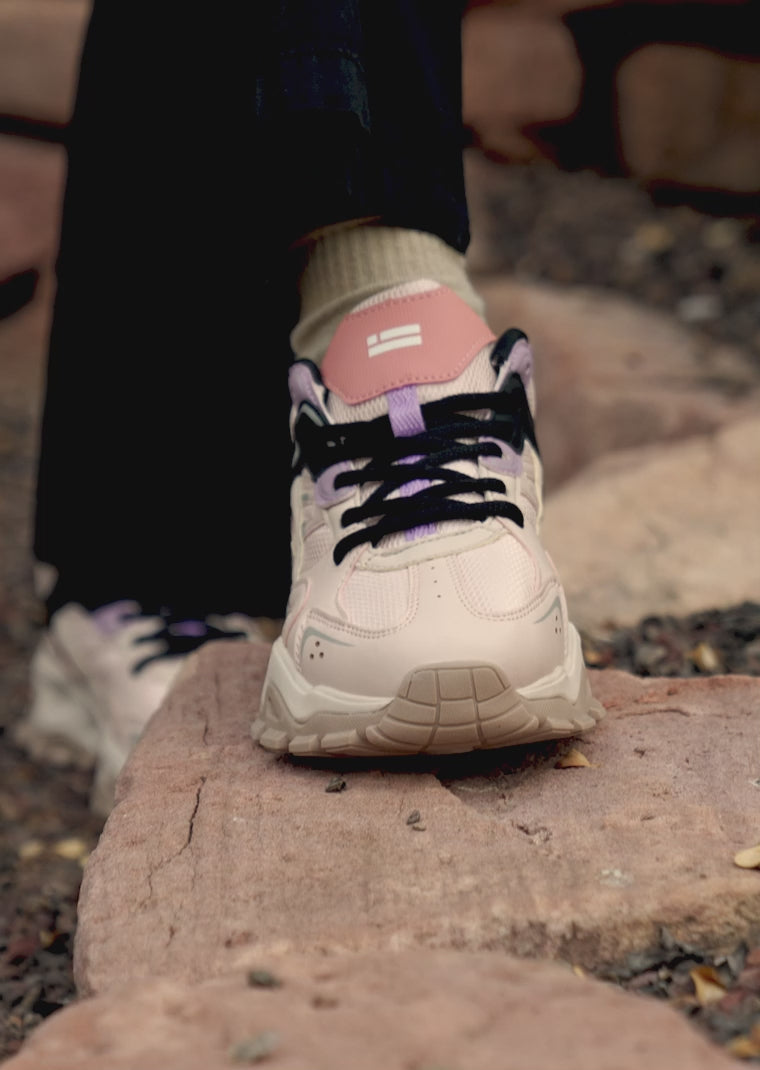 Cargar vídeo: 347 Track Pink