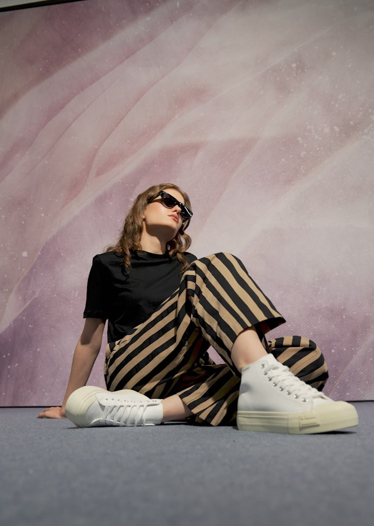 Cargar vídeo: One Way Nap White