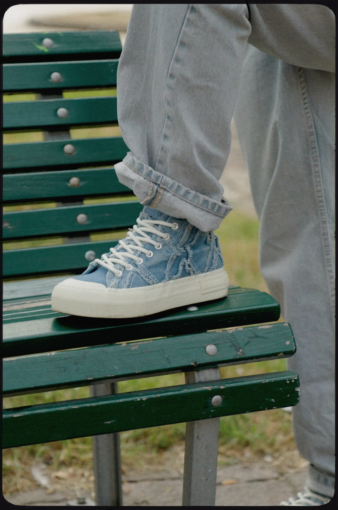 Cargar vídeo: One Way High Denim
