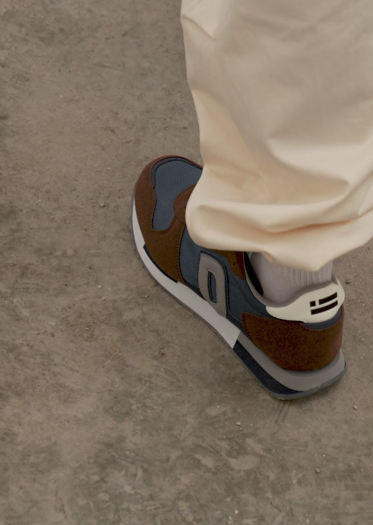 Cargar vídeo: 535 Brown / Navy