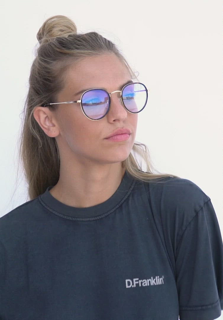 Cargar vídeo: Walker Round Blue Block Carey / Gold